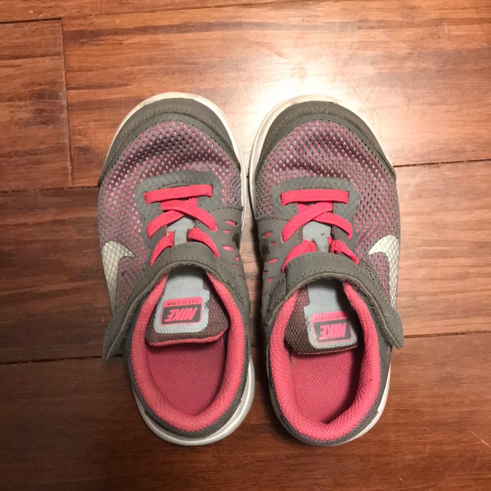 Nike Flex Run Gray and Pink Tennis Shoes